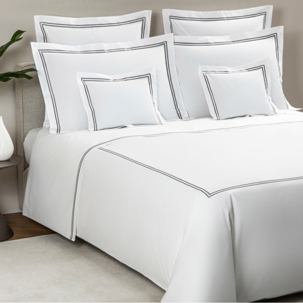 Frette Classic Duvet Cover Double Border King 2 Standard Shams White Navy Luxury - Picture 2 of 8